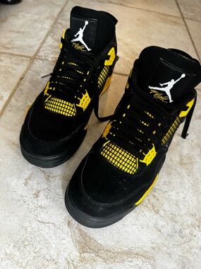 Retro 4 Jordans Black and Yellow Sneakers